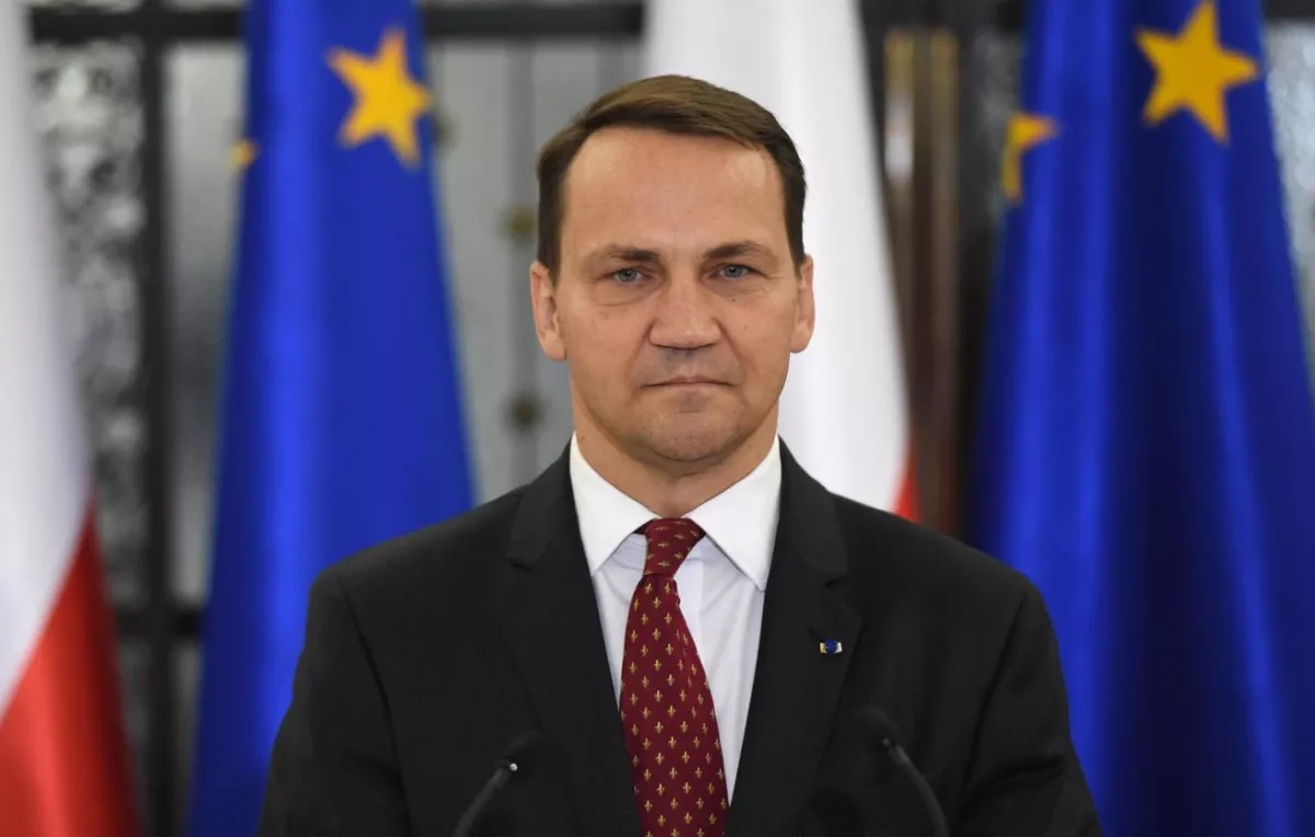 Polish FM says backing Orbán “helps Russia”