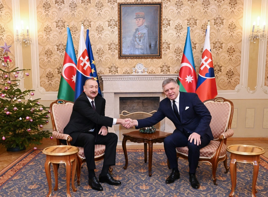 President Ilham Aliyev holds one-on-one meeting with Prime Minister of Slovakia (PHOTO)