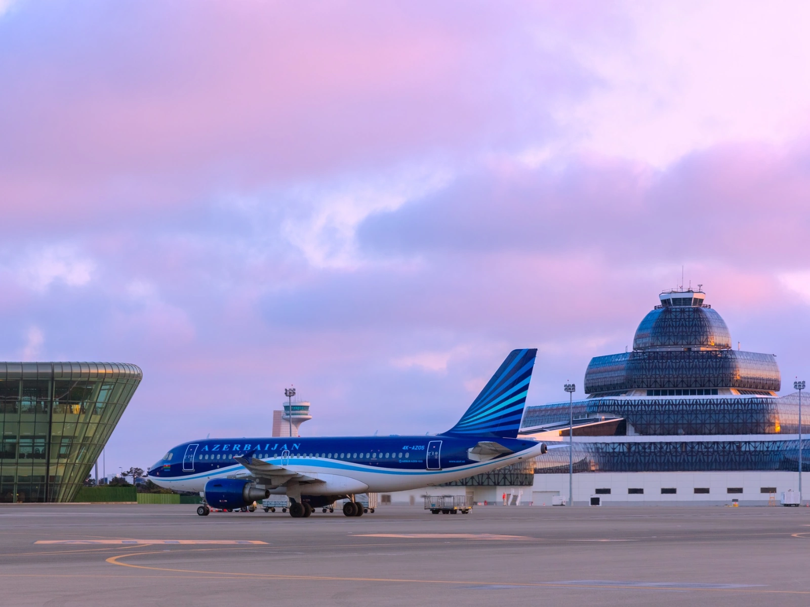 Azerbaijani airline resumes daily flights on Baku-Dubai route