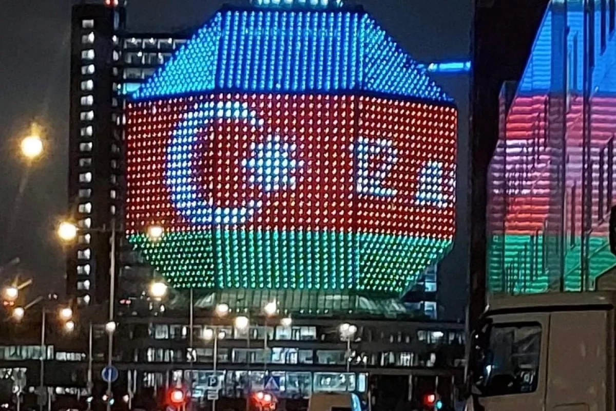 Azerbaijan’s flag illuminates Minsk landmark on Heydar Aliyev Memorial Day
