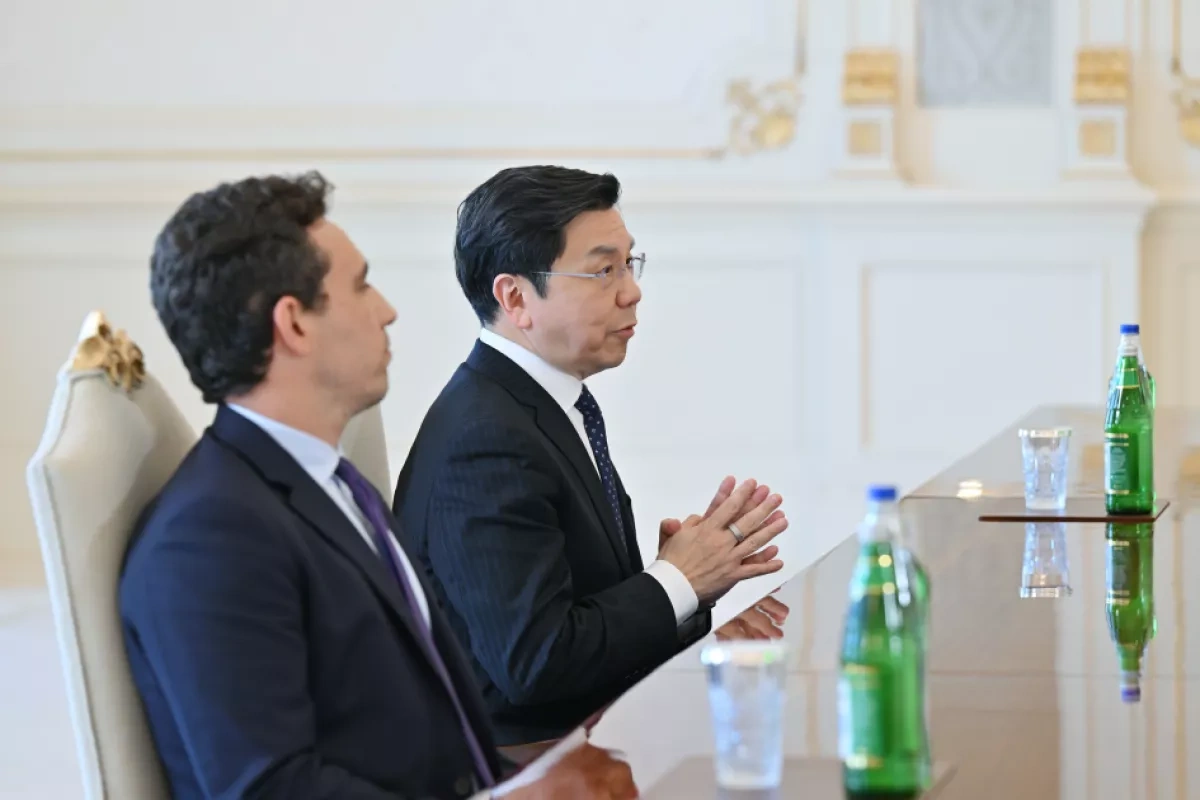 Azerbaijani president receives executives from Chinese, Italian companies PHOTO
