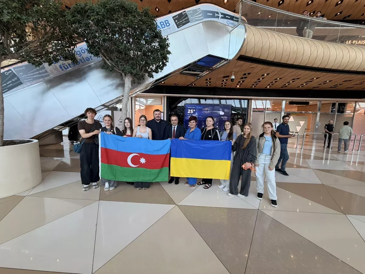 Ukrainian students, teachers from Lingvist lyceum arrive in Azerbaijan