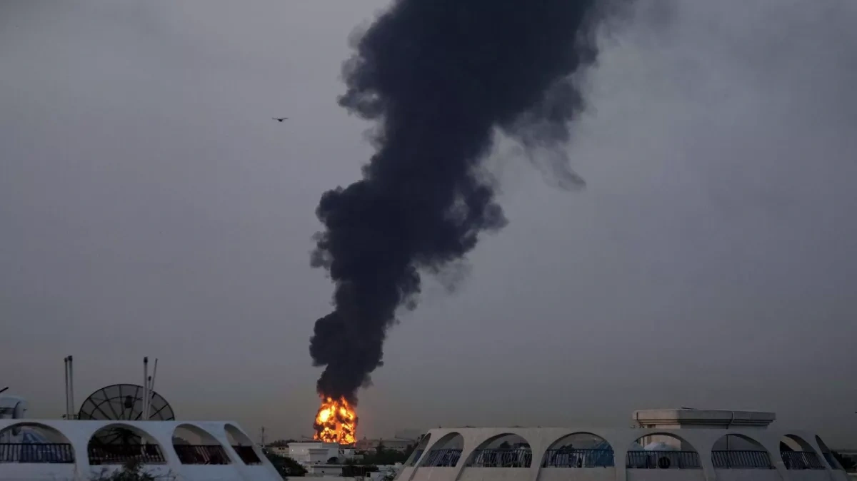 Iran launches new strikes on UAE, leaving casualties