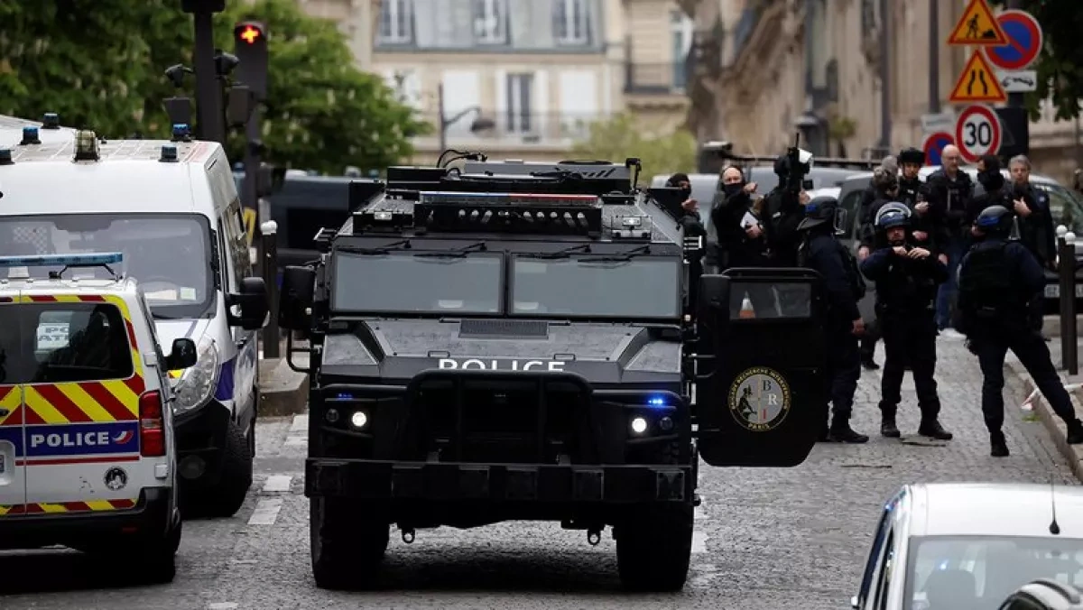 TF1: French police arrest two more over bomb plot near US bank branch