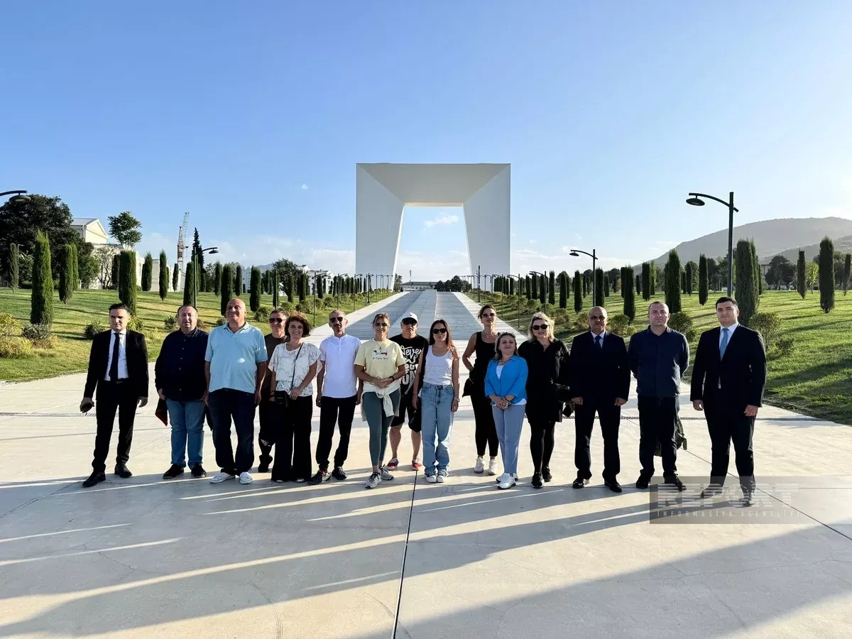 Azerbaijan's Khankandi welcomes Georgian journalists, bloggers PHOTO