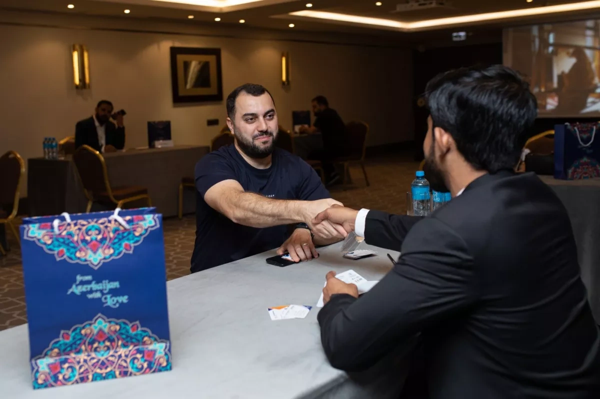 Azerbaijan hosts Pakistani travel firms in tourism promotion visit PHOTO