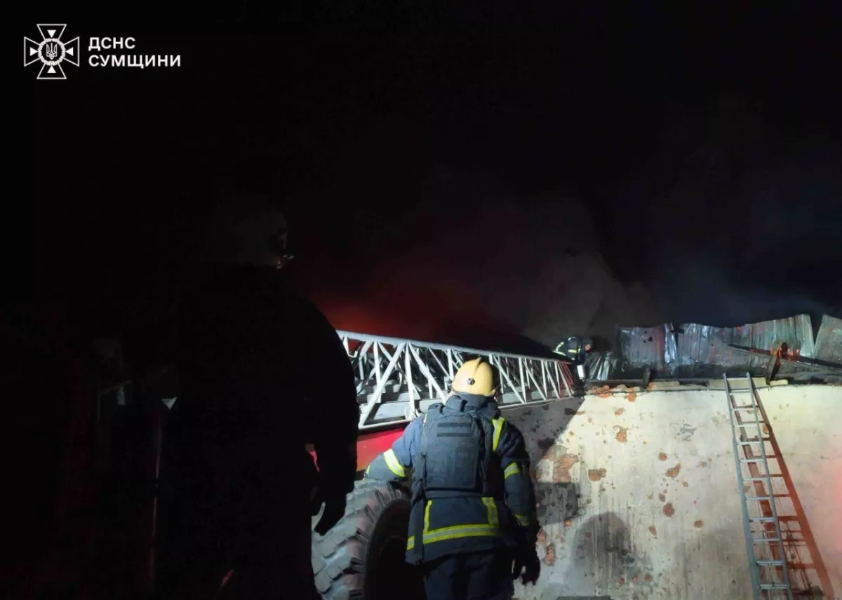 Fires break out after overnight strike in Ukraine's Sumy region photo / video