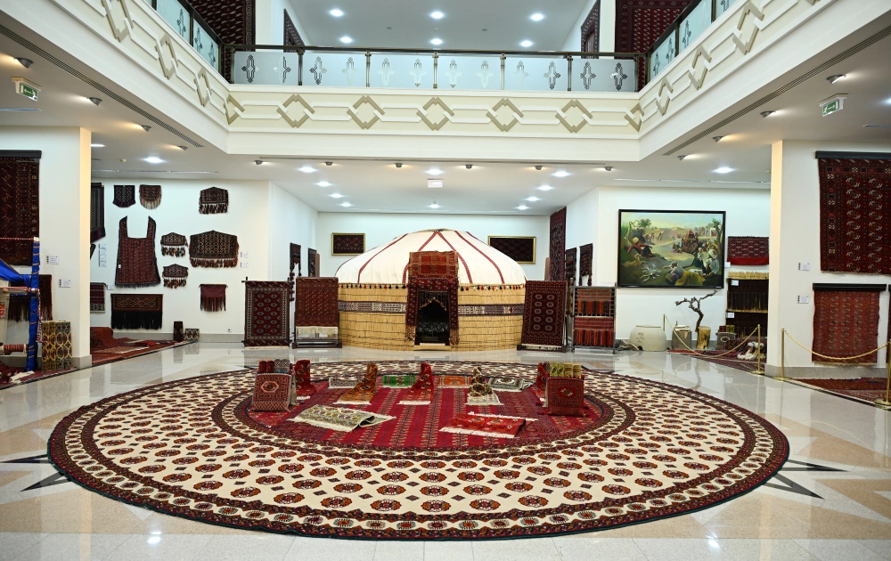 Heydar Aliyev Foundation VP Leyla Aliyeva visits Turkmen Carpet Museum in Ashgabat (PHOTO)