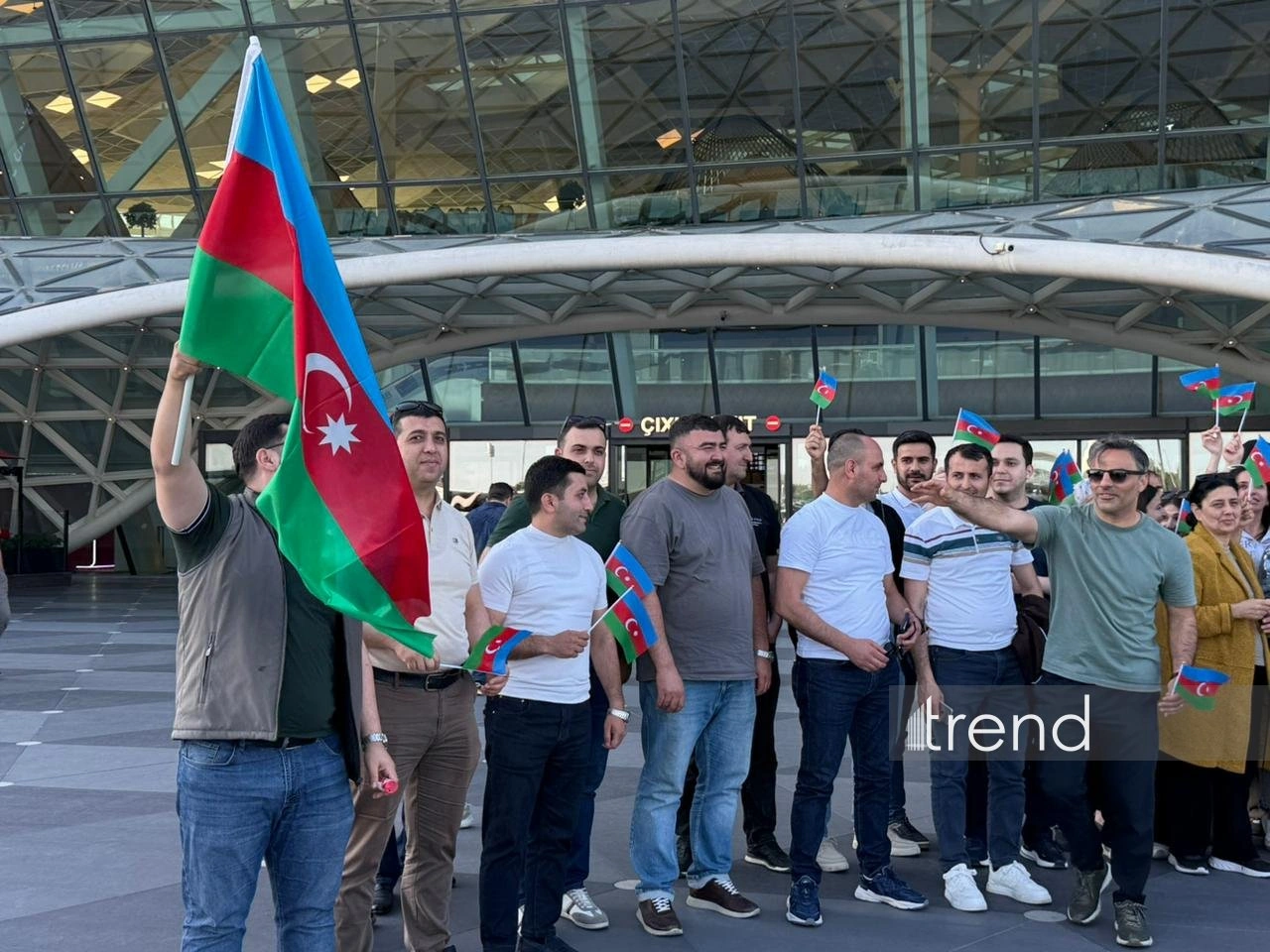 Azerbaijan’s European minifootball champions return home (PHOTO)