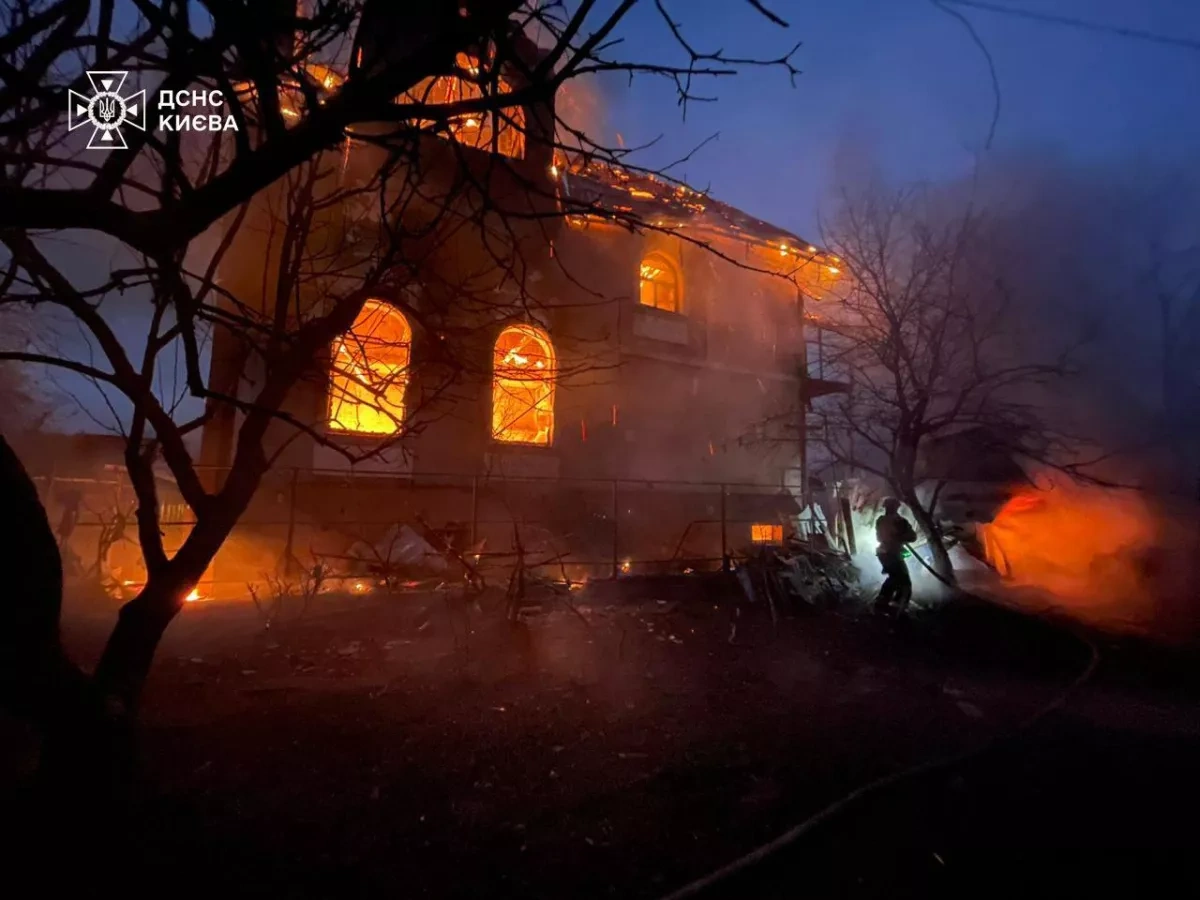 Drone strikes spark multiple fires across Kyiv, mayor says PHOTO / VIDEO