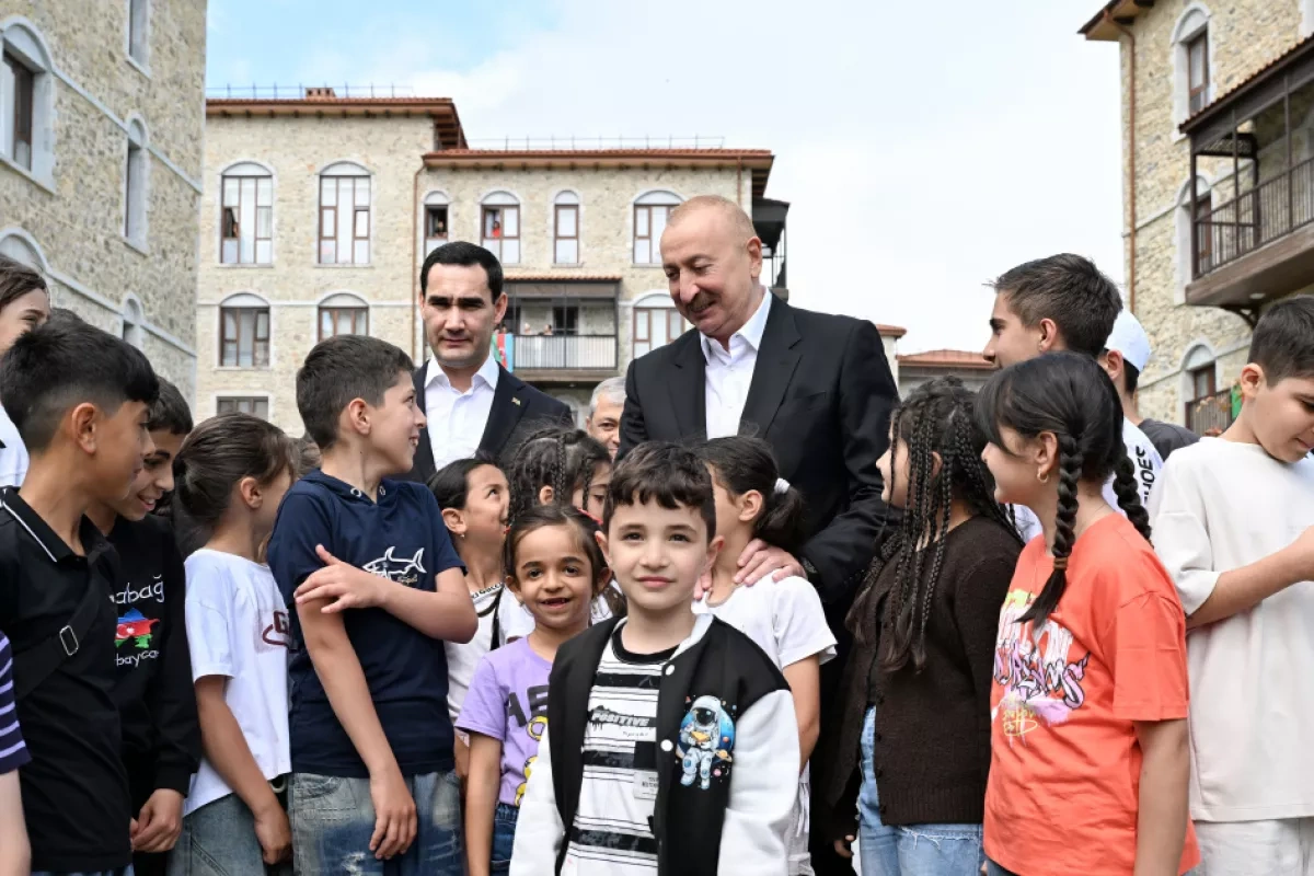 Azerbaijani, Turkmen leaders visit newly built housing project in Shusha PHOTO