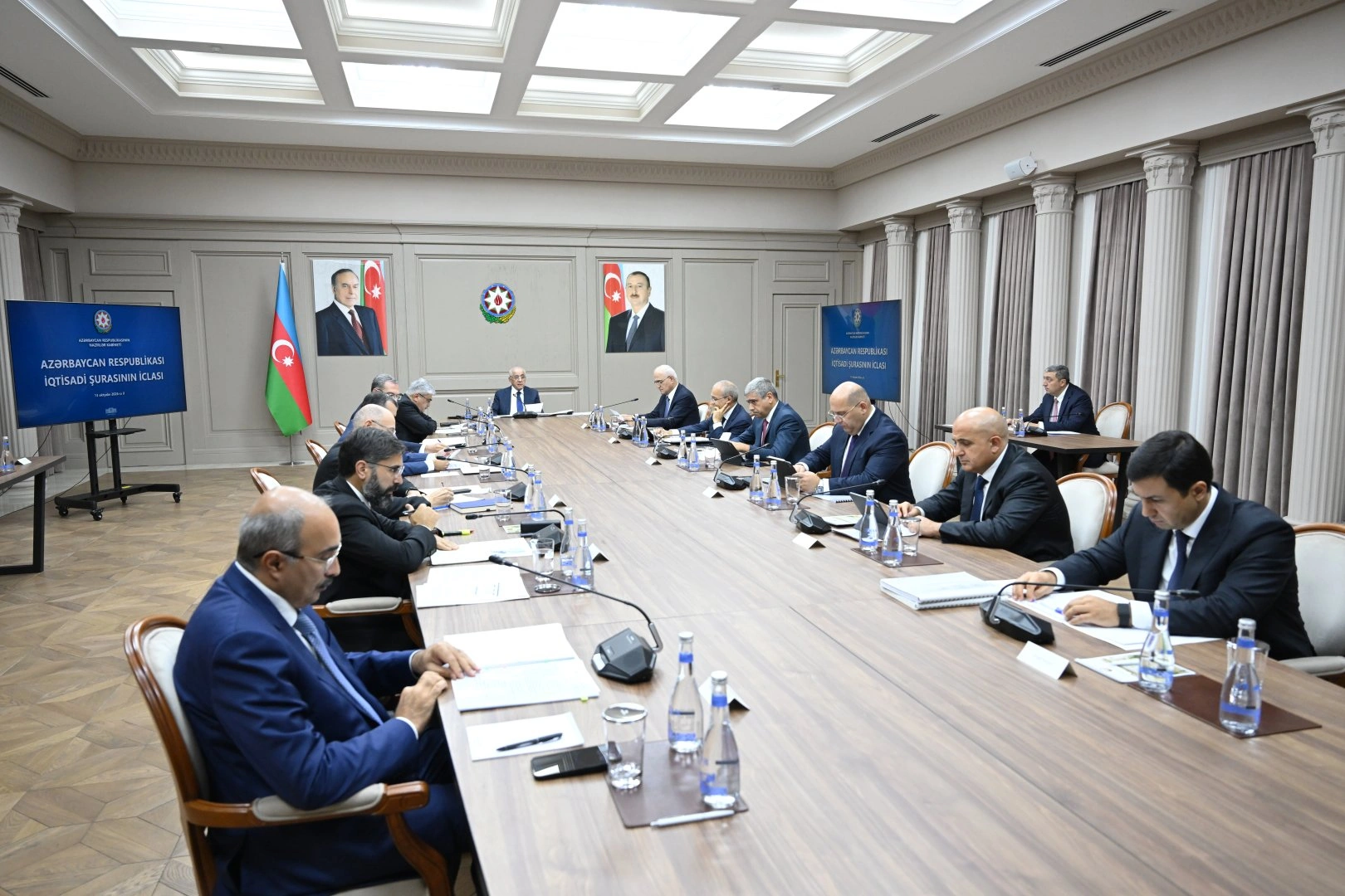 Azerbaijan’s Economic Council discusses oil refining modernization (PHOTO)