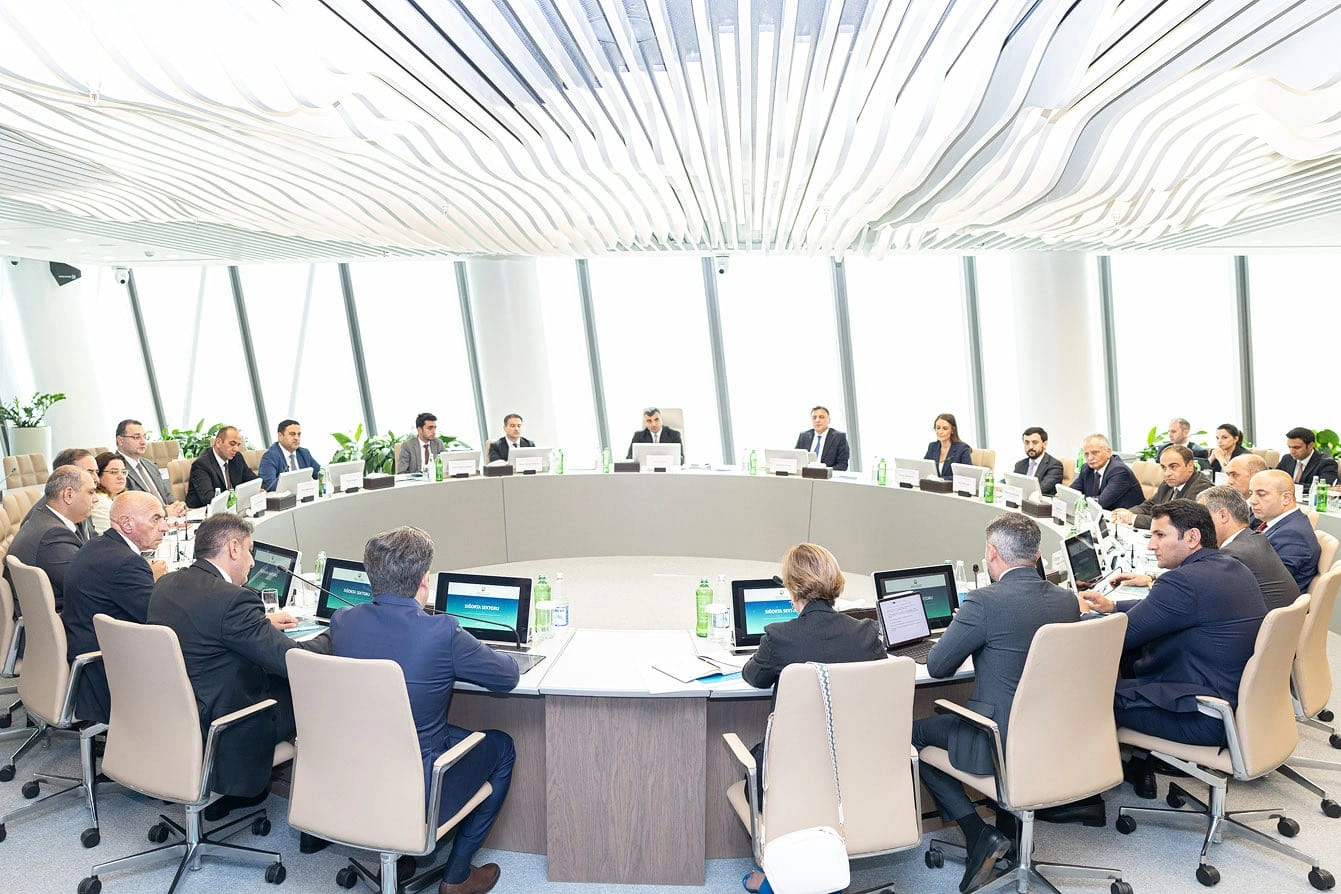 Azerbaijan discusses expanding range of insurance products