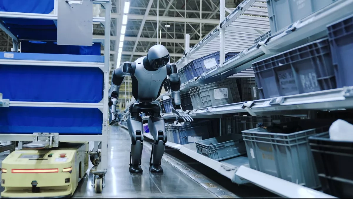 Humanoid robot takes to tennis court Video