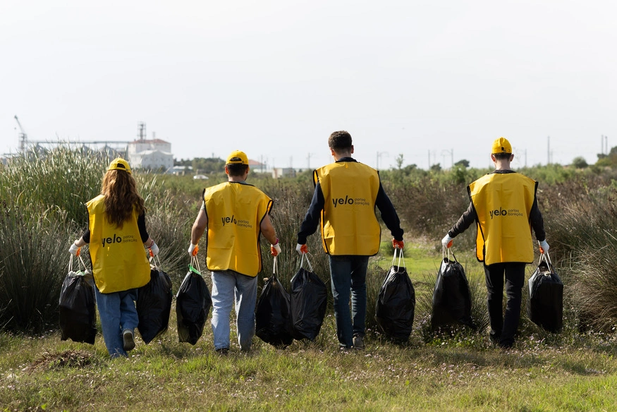 Hovsan beach cleaned as part of Yelo Bank’s “Bright Shores” campaign (PHOTO)