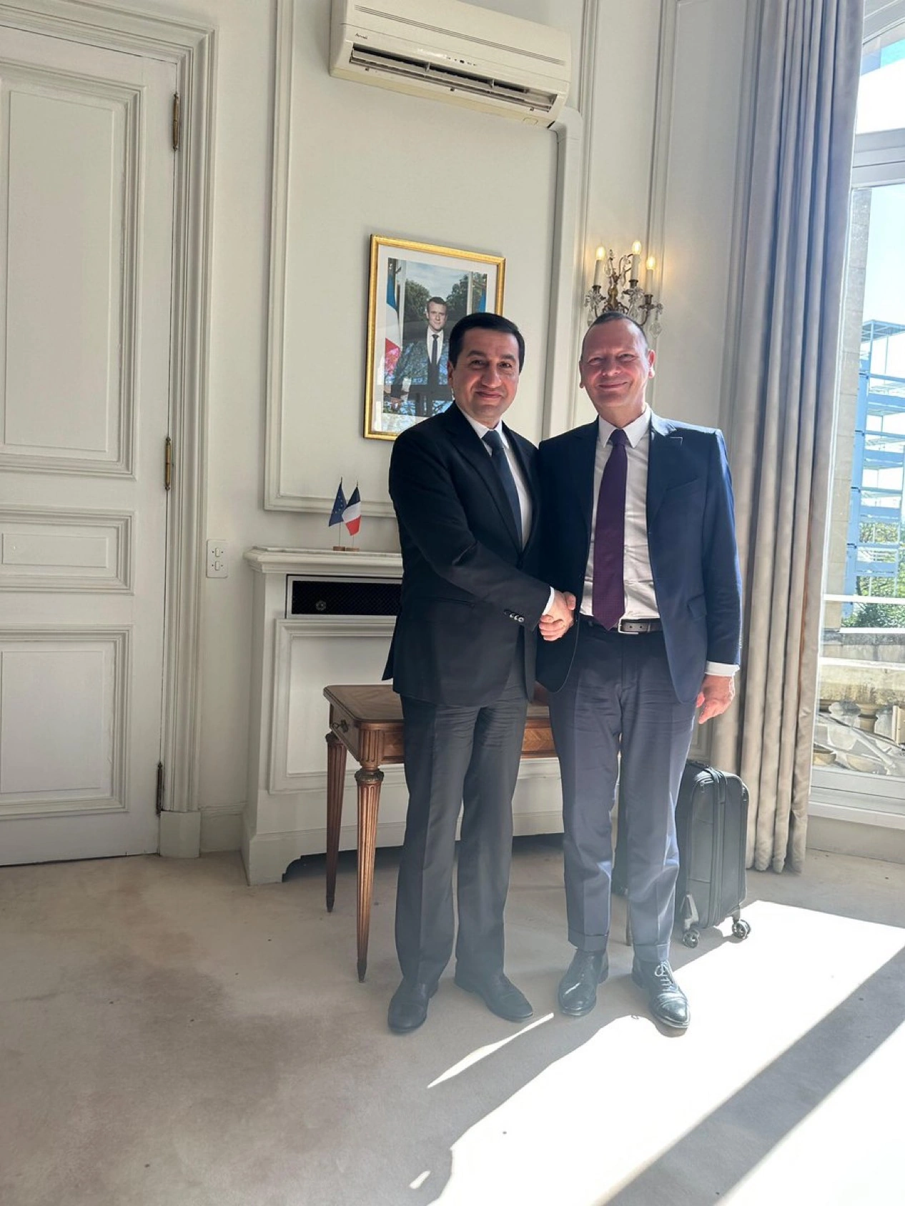 Azerbaijan, France discuss bilateral ties in Paris