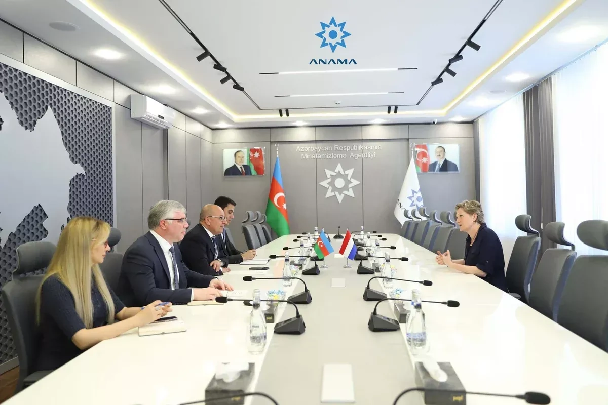 Dutch ambassador briefed on scale of mine problem in Azerbaijan