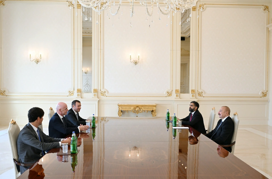 President Ilham Aliyev receives FIFA President (PHOTO)