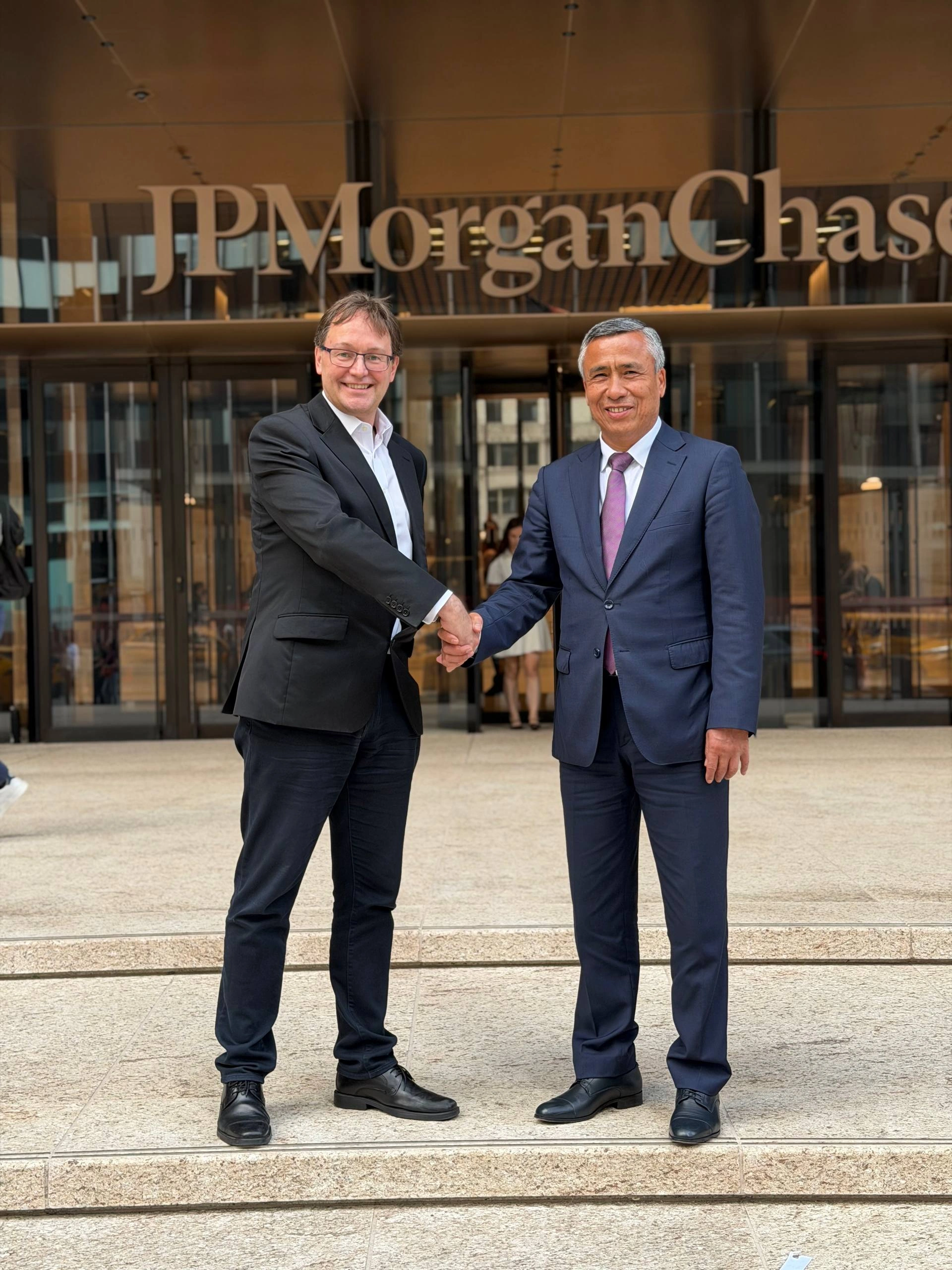Uzbek Uzmetkombinat discusses strategic projects with J.P. Morgan