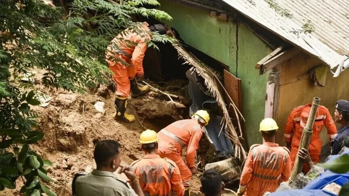 Seven killed, 14 injured after water, debris flood tunnel in India