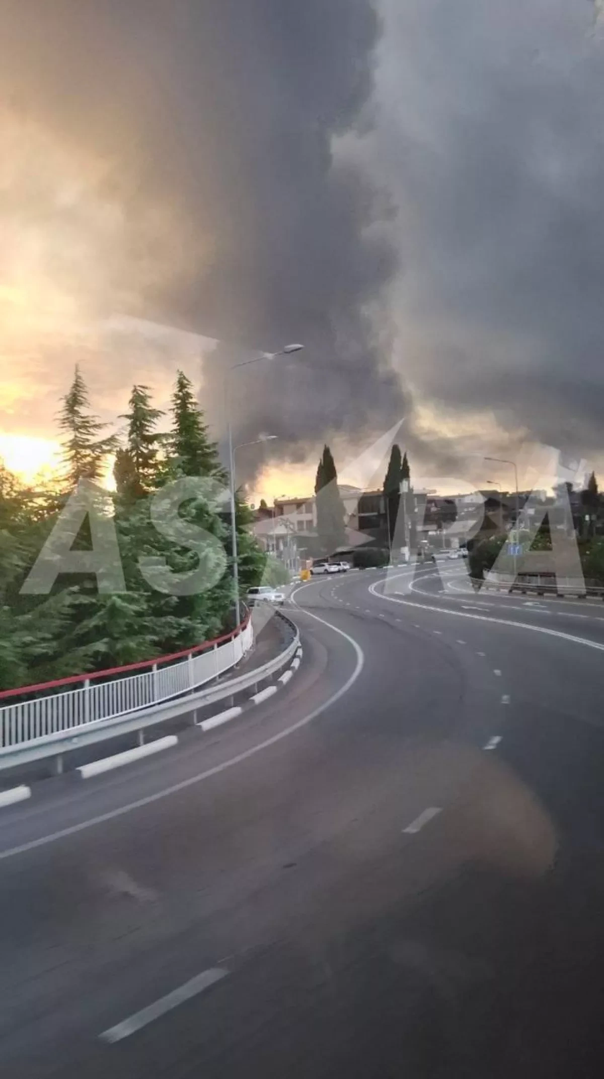 Air quality monitored in Sochi after oil facilities catch fire PHOTO