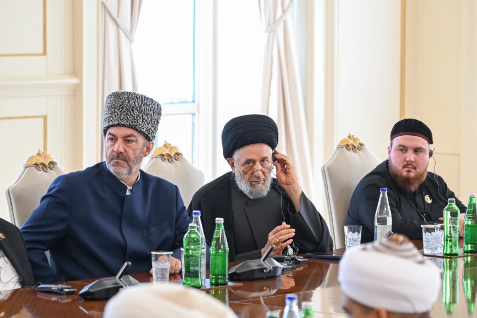 President Ilham Aliyev receives participants of international conferences held in Baku (PHOTO)
