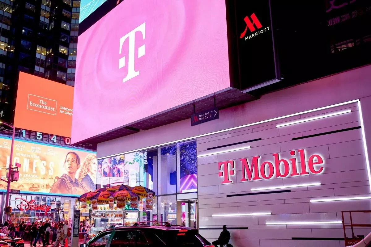 T-Mobile launches 5G, Starlink-powered “SuperBroadband”