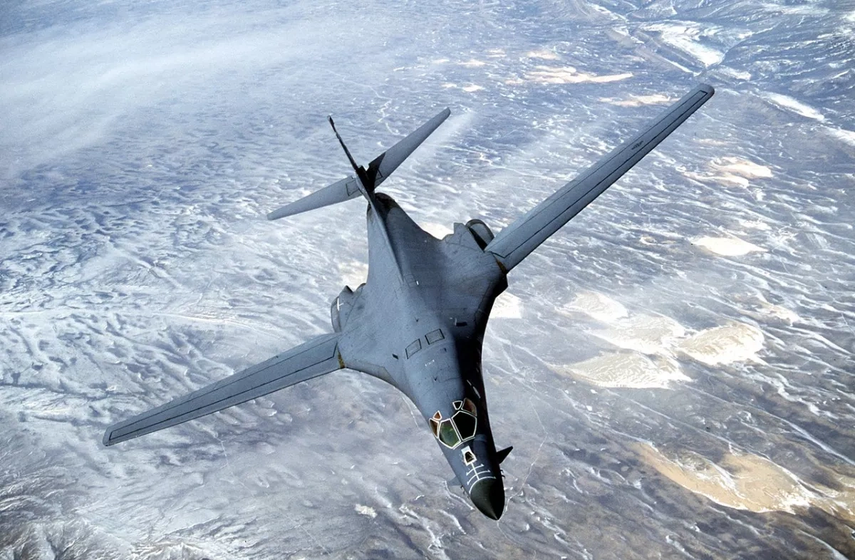 Two US bombers take off from UK base VIDEO
