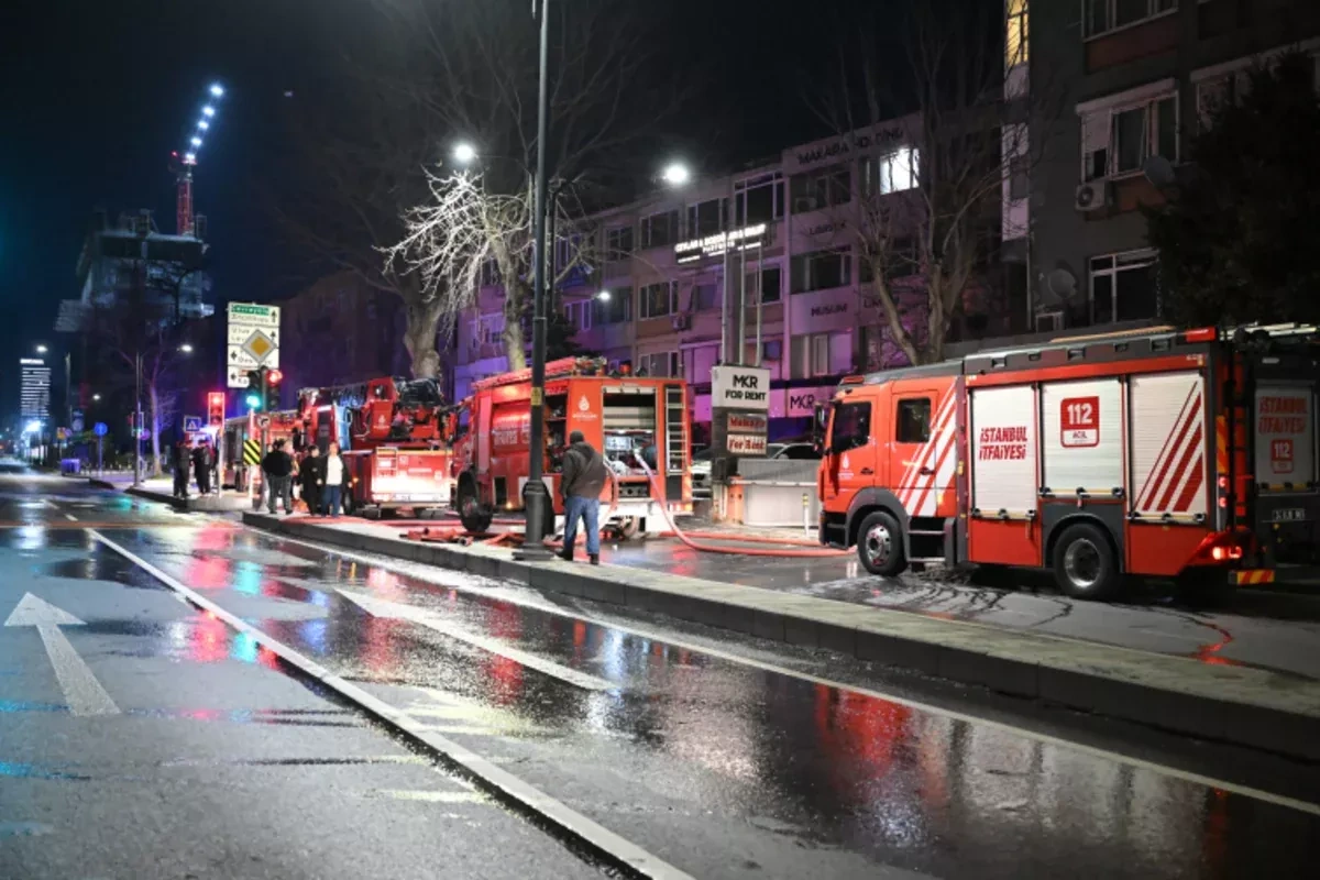 Luxury car inferno: Flames devour Istanbul rental fleet PHOTO