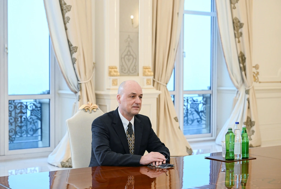 President Ilham Aliyev receives John Deere President for Central Asia and CIS countries (PHOTO)