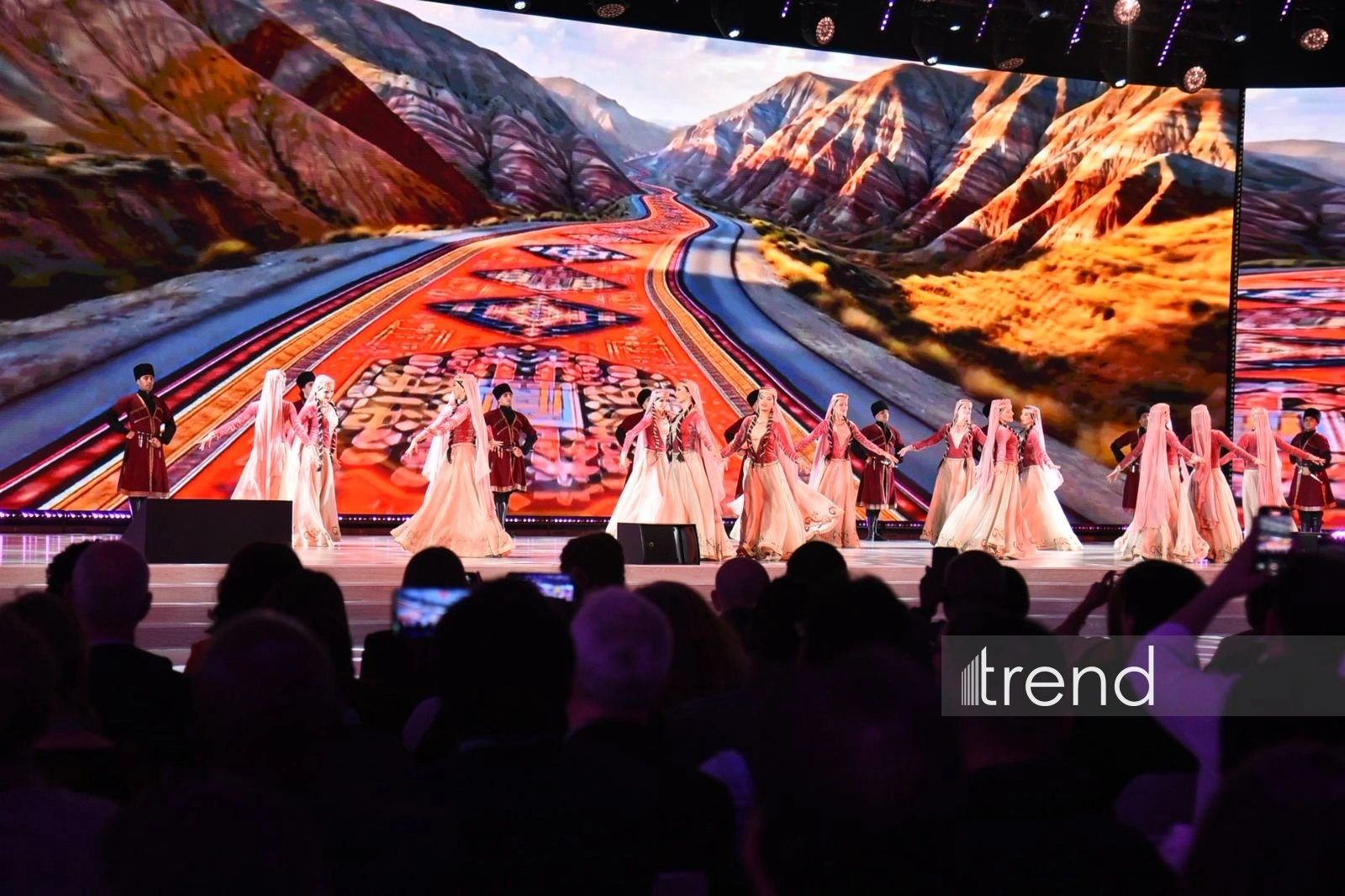 Baku hosts closing ceremony of WUF13 (LIVE/PHOTO)