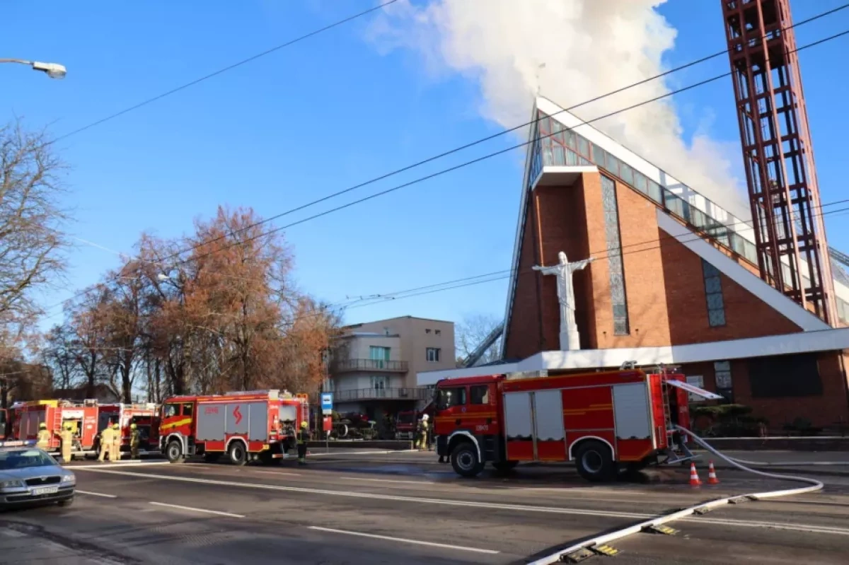 Major fire engulfs church in Poland on Christmas morning PHOTO/VIDEO