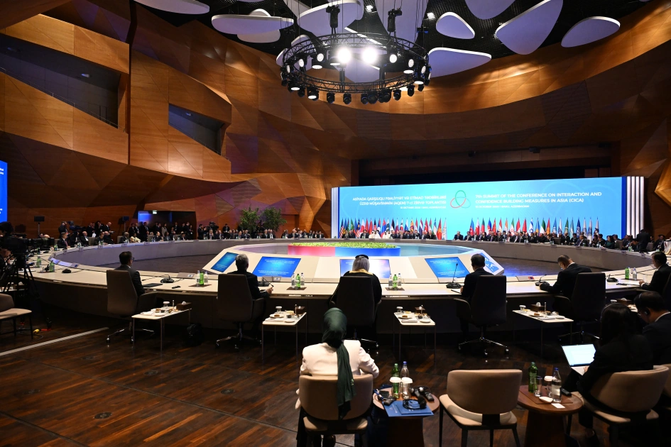 Sincere dialogue between representatives of various countries on sidelines of CICA Summit in Baku (VIDEO)
