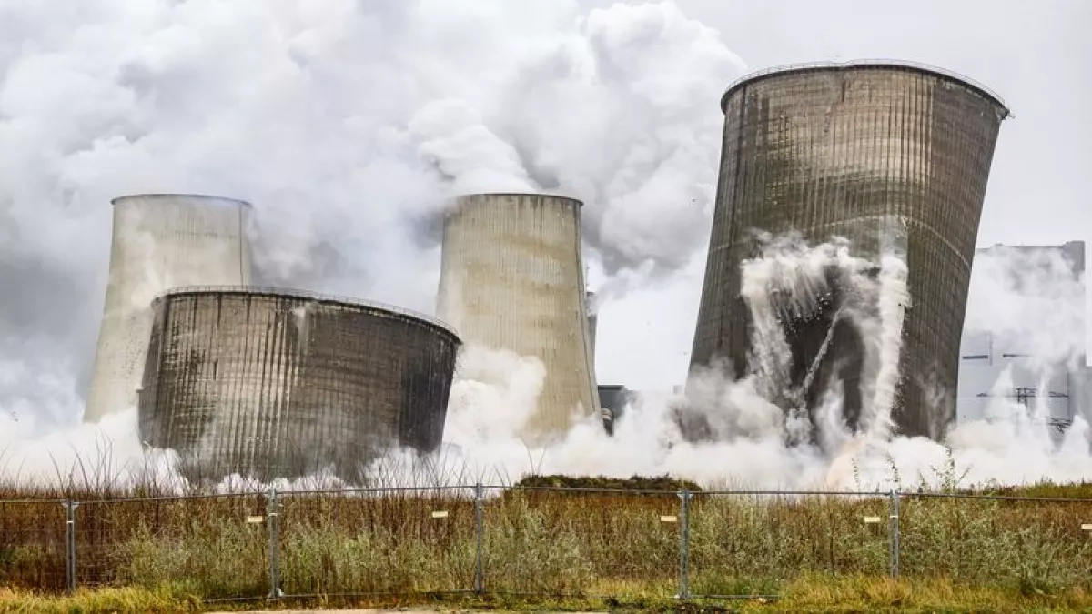 France approves dismantling of nuclear plant near German border