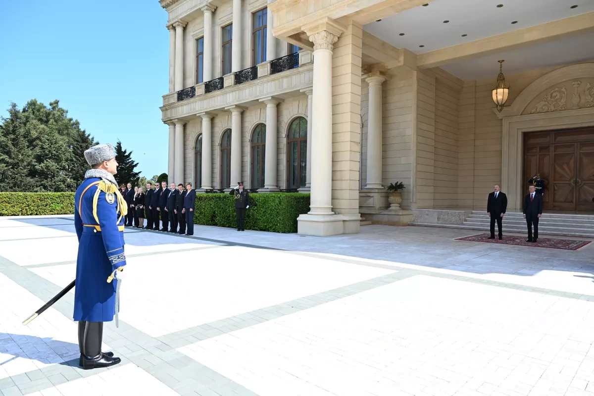 Azerbaijan honours Latvian president with state ceremony photo
