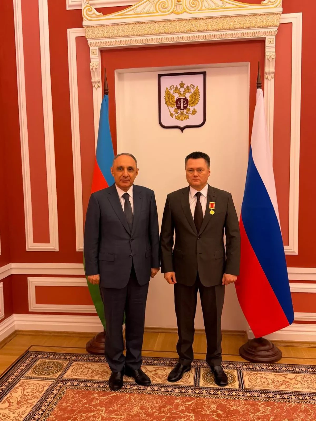 Azerbaijan’s prosecutor general presents Russian supreme court chairman with medal PHOTO