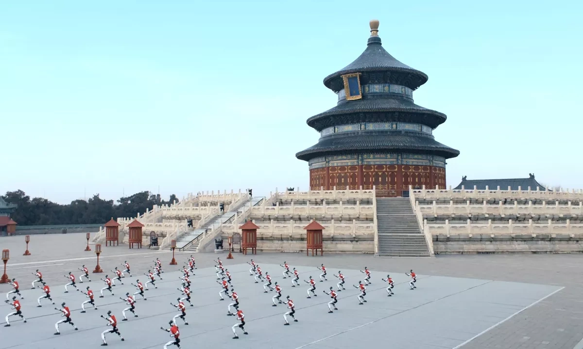 Humanoid robots stage spectacular martial arts show in Beijing VIDEO