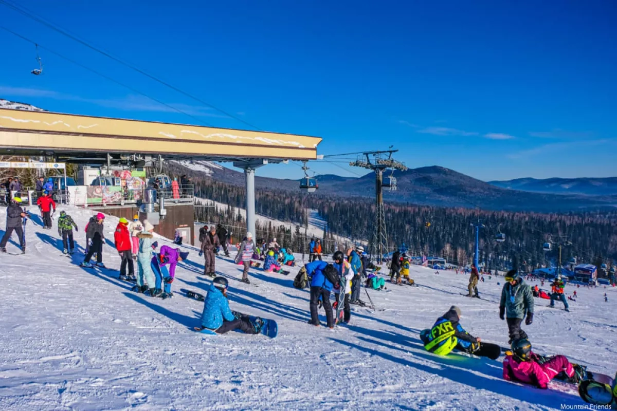 Fire shuts down ski lifts at Sheregesh Resort in Russia