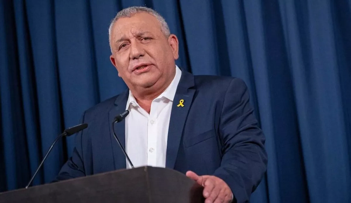 Former general emerges as leading challenger to Netanyahu