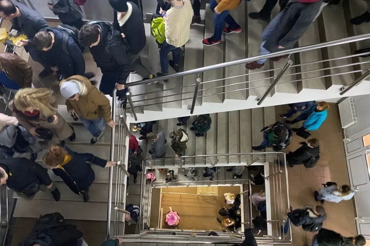Evacuation under way at Moscow business centre after bomb threat VIDEO