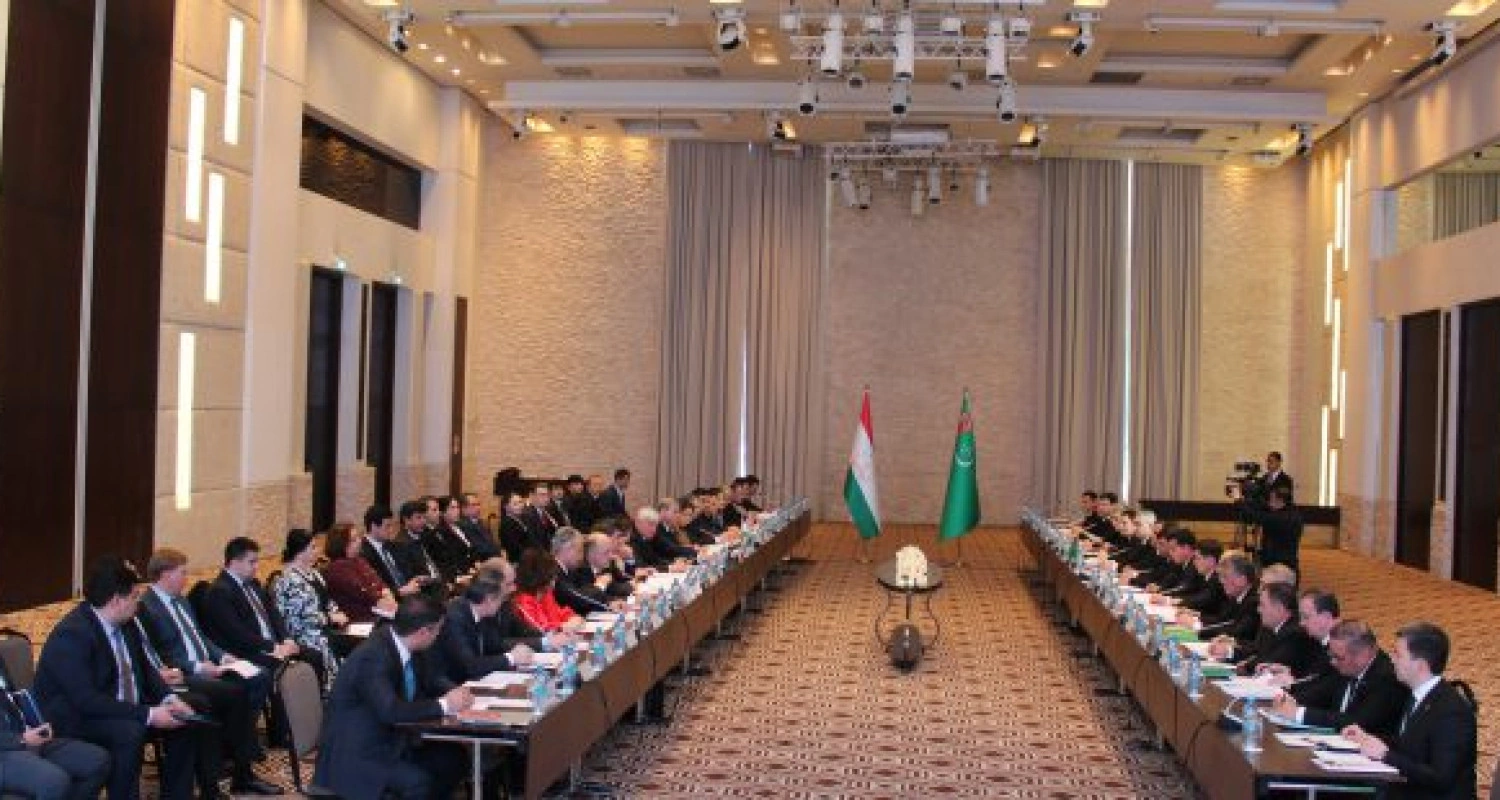Turkmenistan, Tajikistan discuss expanding trade and economic cooperation