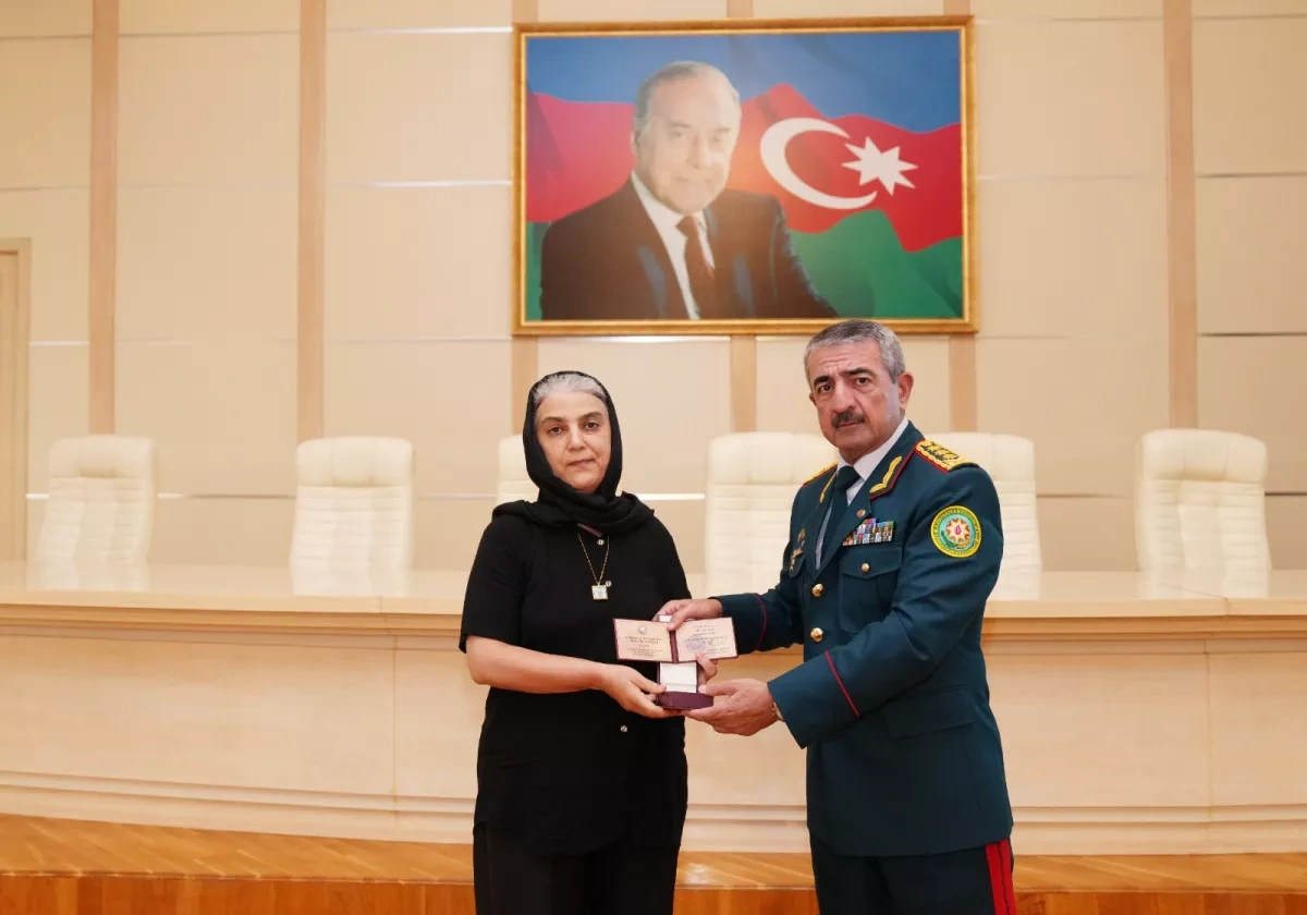 Families of fallen Azerbaijani border guards receive state orders PHOTO