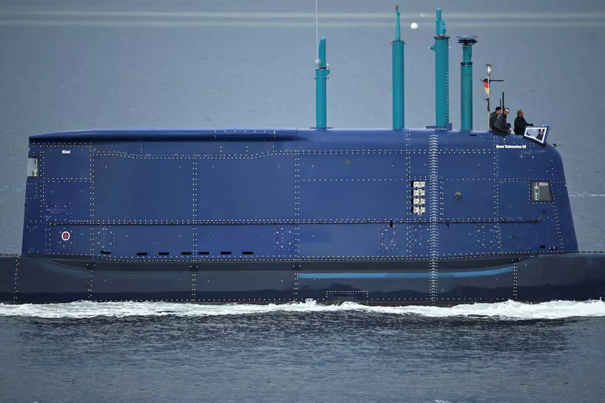 Germany's warship builder courts Canada in bid for submarine contract