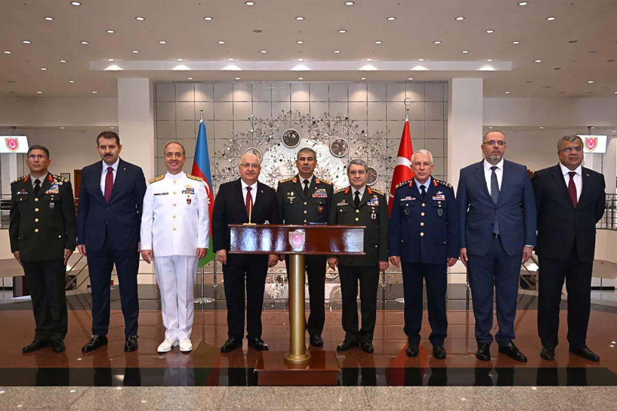Azerbaijani defence chief visits Türkiye, attends military graduation PHOTO