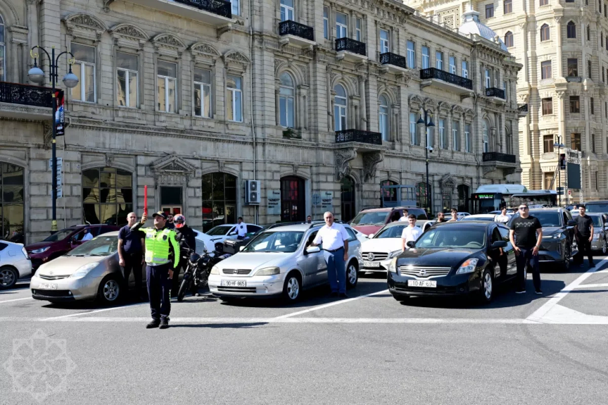 Azerbaijan honors memory of martyrs with minute of silence PHOTO