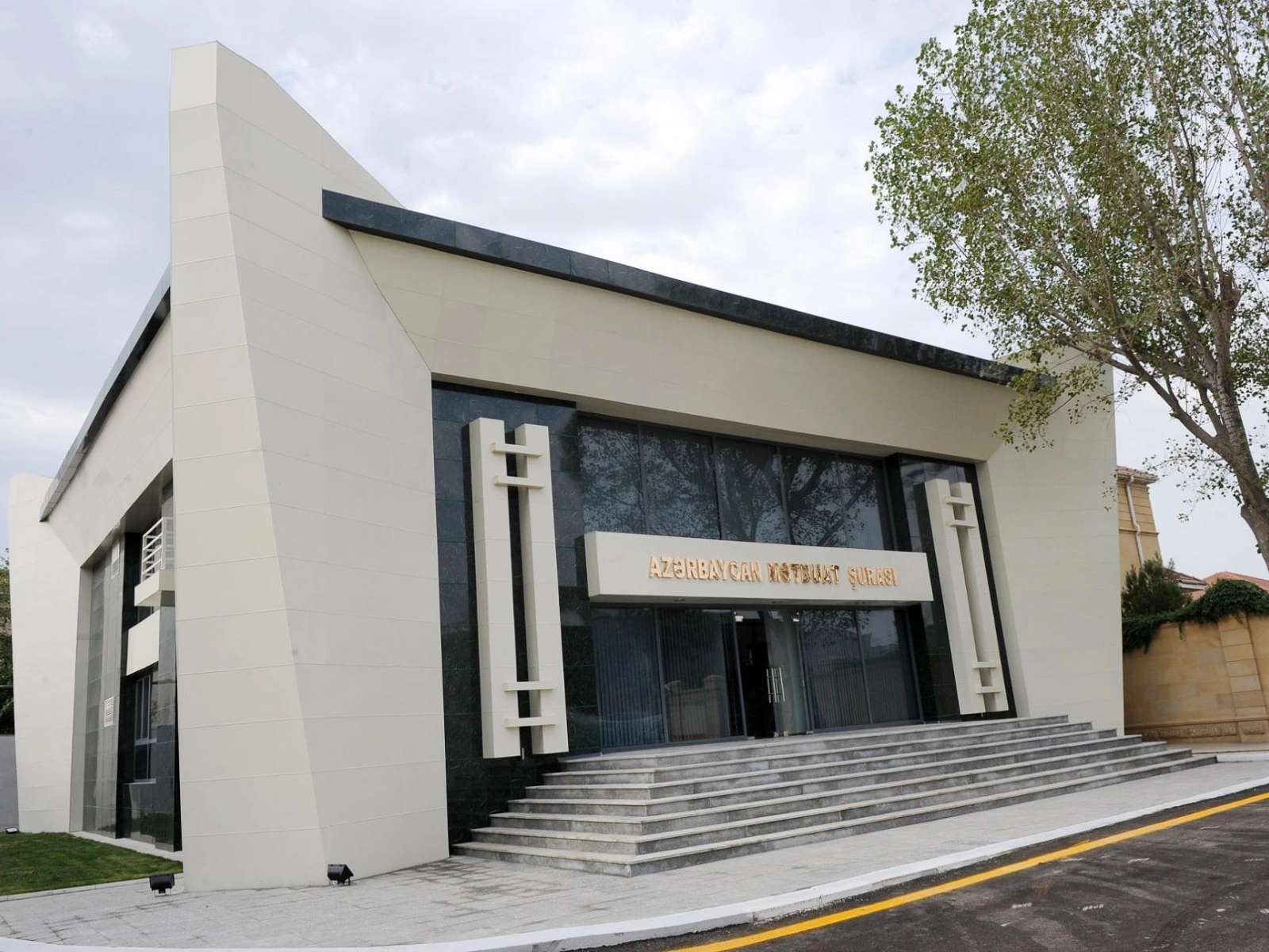Azerbaijan’s Press Council warns of fake journalist WhatsApp accounts