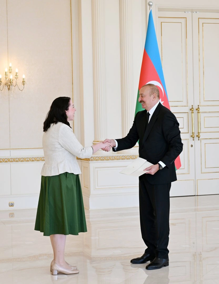 President Ilham Aliyev accepts credentials of Ireland's new ambassador to Azerbaijan (PHOTO)