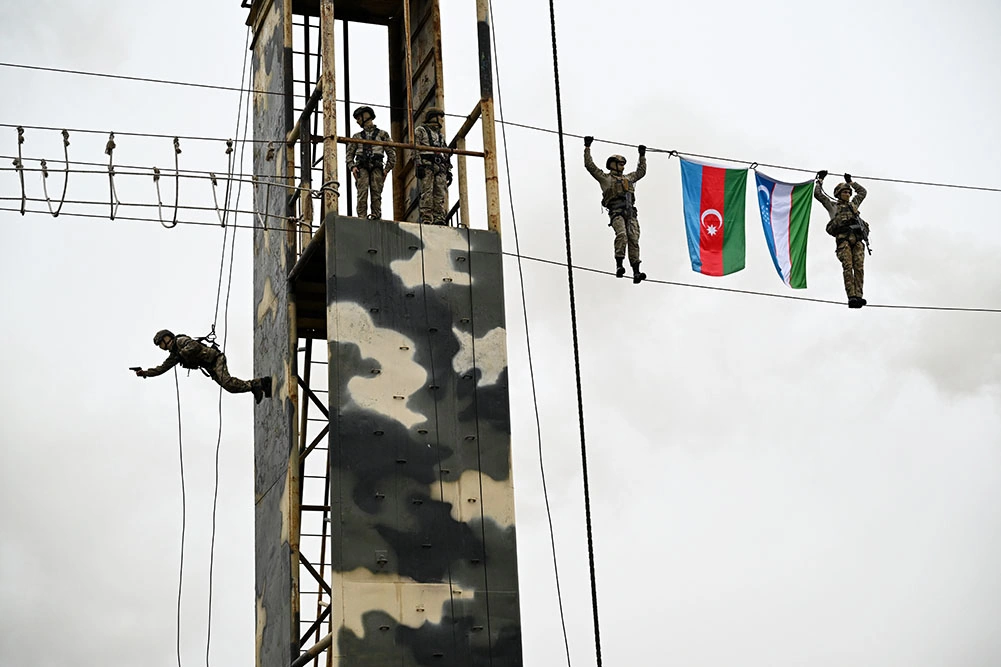 Azerbaijani Defense Minister, Uzbek military legates visit commando military unit (PHOTO)