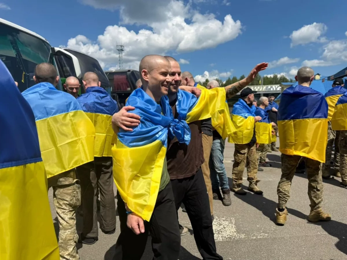 Zelenskyy: 186 Ukrainians returned in latest prisoner exchange with Russia PHOTO