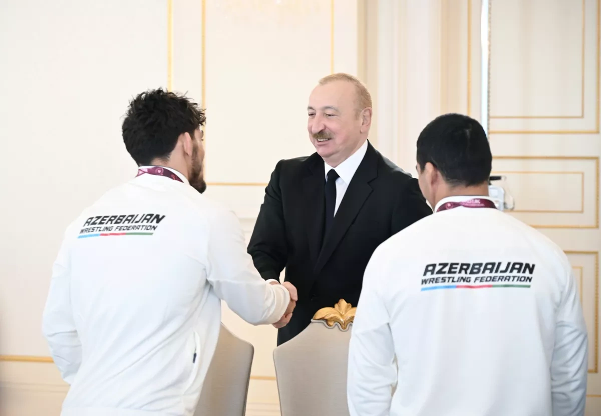 President Aliyev honors national wrestling teams following European Championships PHOTO